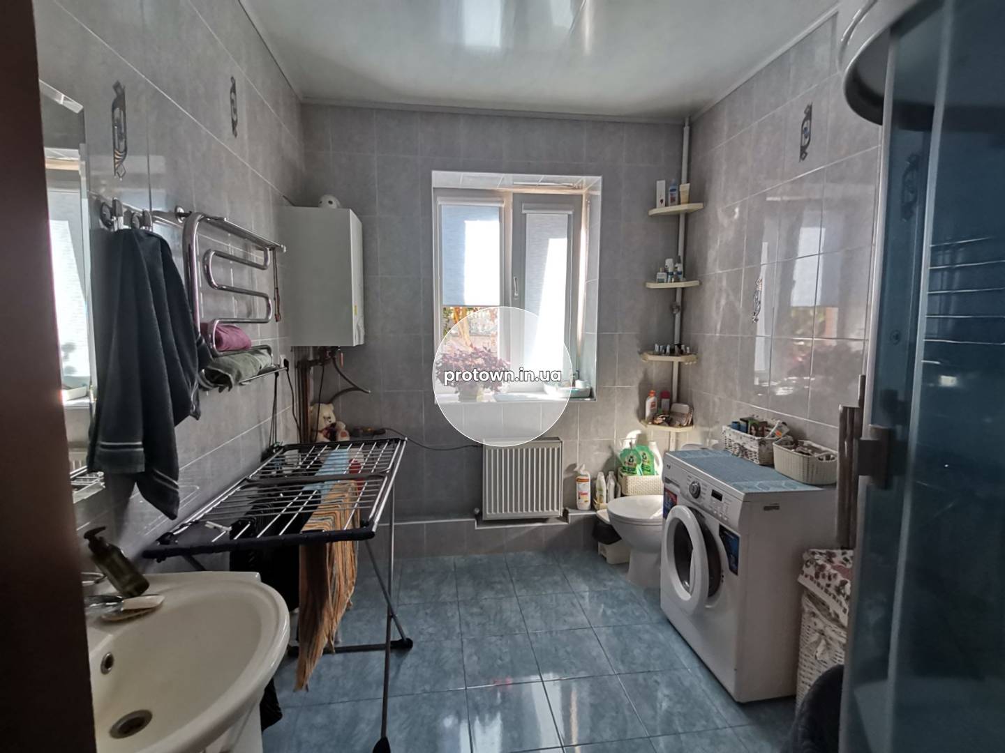 Продажа дома из красного кирпича, 17 соток. От Киева 900м